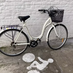 Vélo de ville blanc
